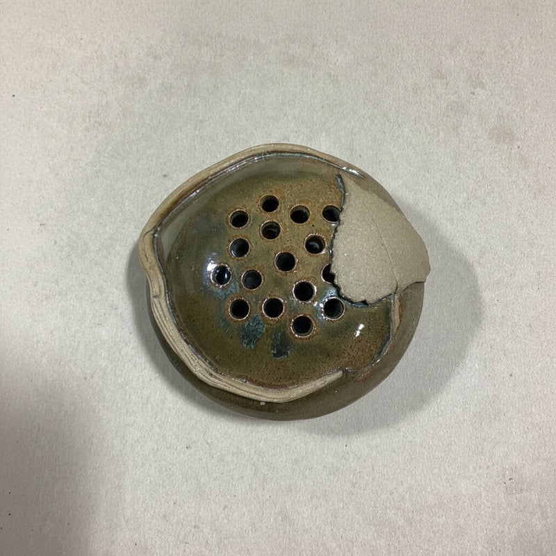 Ceramic incense holder cottonwood leaf design on a beige background