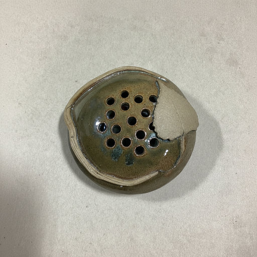 Ceramic incense holder cottonwood leaf design on a beige background