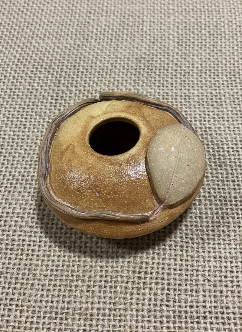 side/ top view of pillow vase