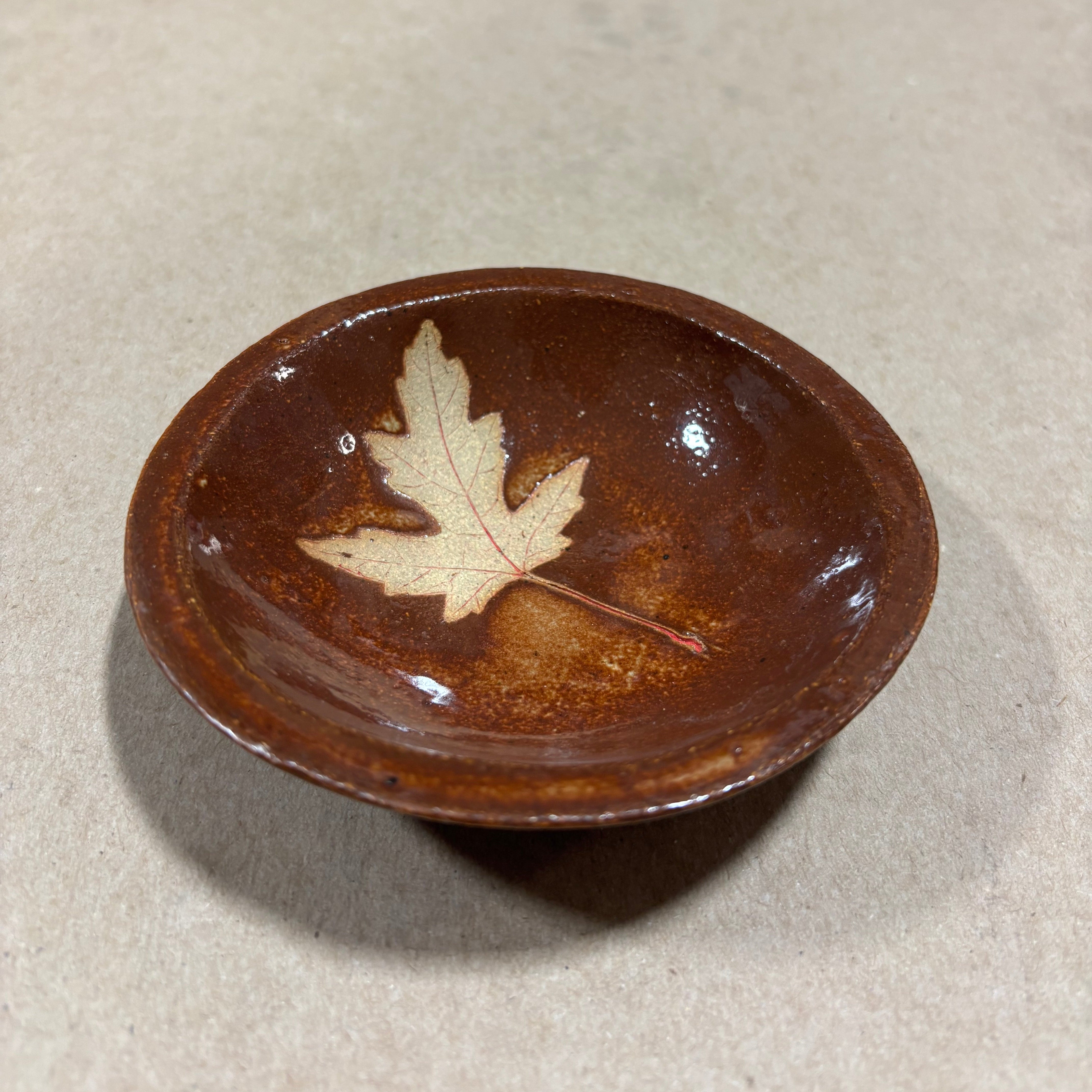 Stoneware Tiny Embossed Leaf Bowl - Silver Maple - Thumbnail 2