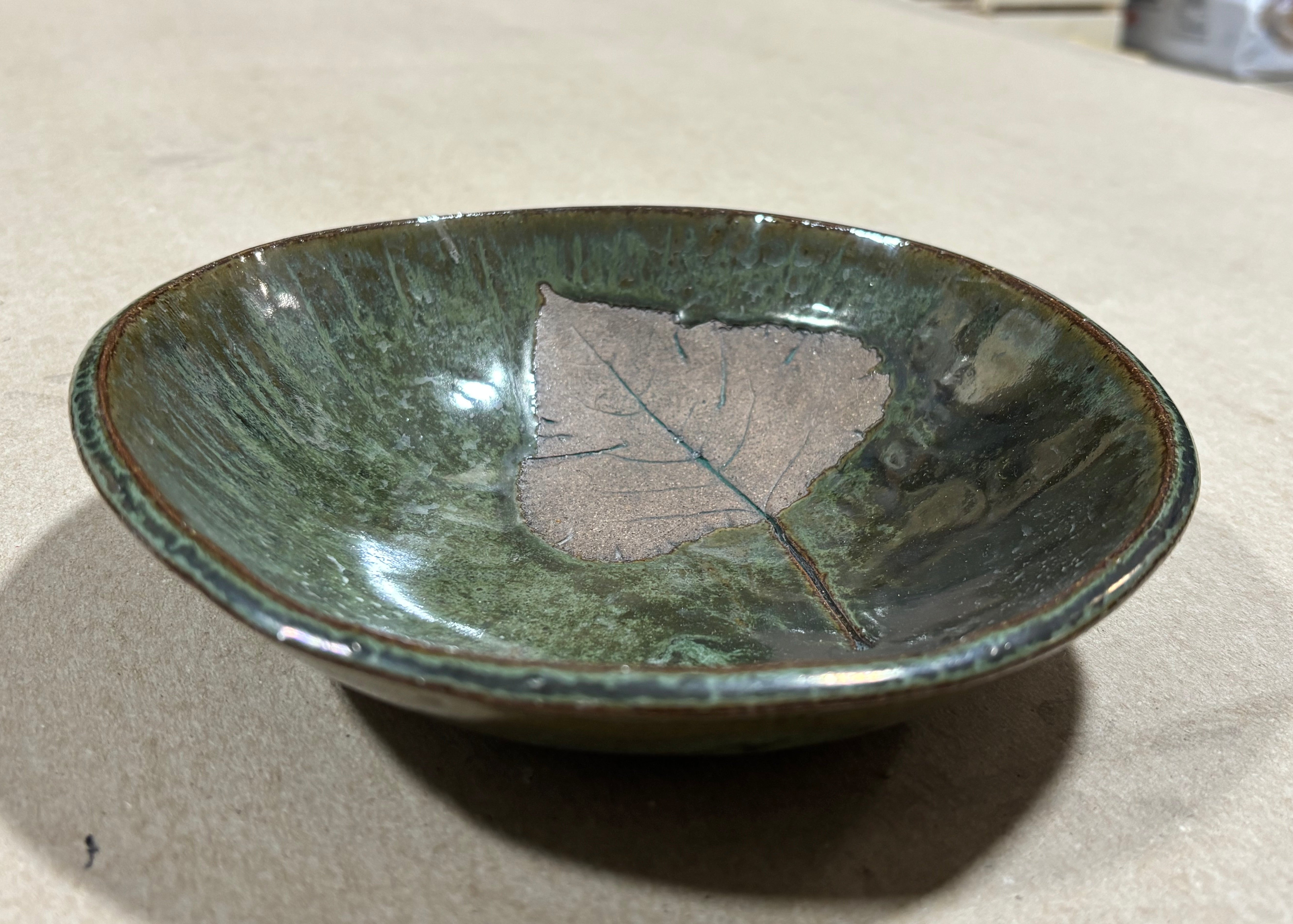 Medium Embossed Eastern Cottonwood Leaf Bowl - Thumbnail 4