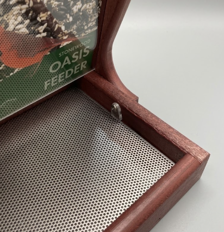 Oasis Recycled Bird Feeder
turn button to keep tray in place during use