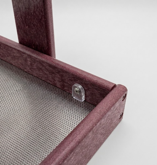 Bird Banquet Feeder
turn buttons to keep tray in place during use