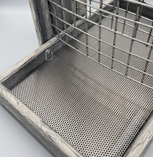 Peanut Feeder for Whole Peanuts
turn buttons to keep the tray in place during use