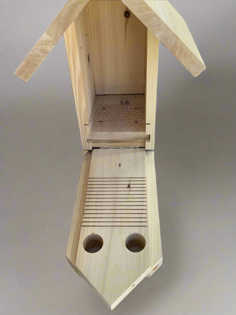 Interior of nesting box with climbing grooves for fledglings and nest lift