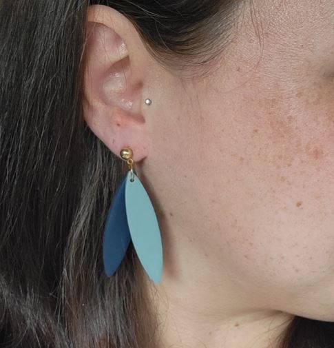 Split Leaves in Navy and Slate Blue in use