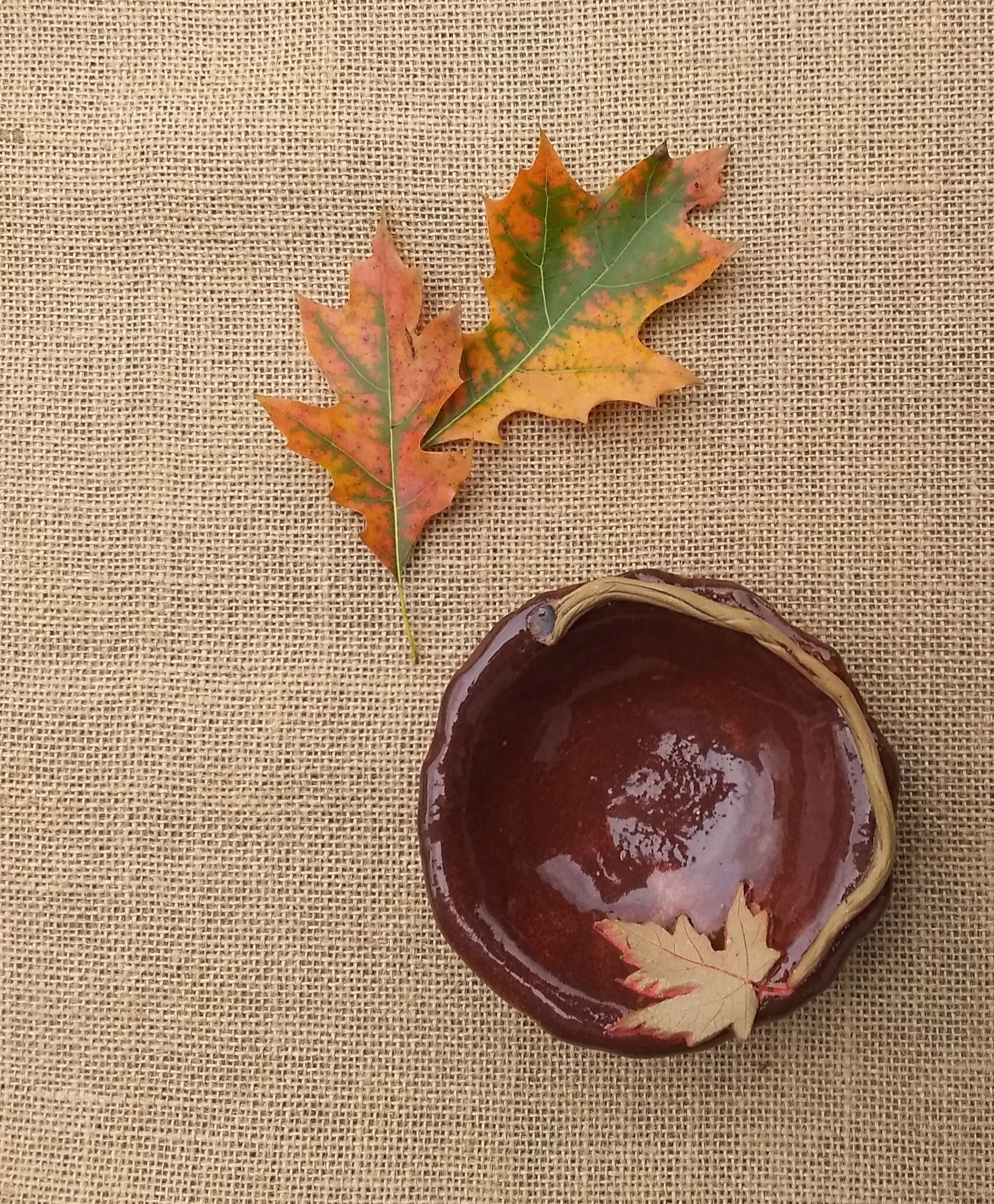 Stoneware Tiny Embossed Leaf Bowl - Silver Maple