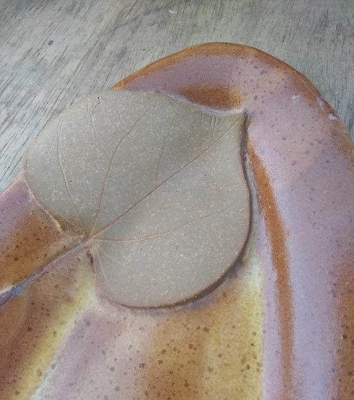 Stoneware Dessert Tray Set - Redbud - leaf detail