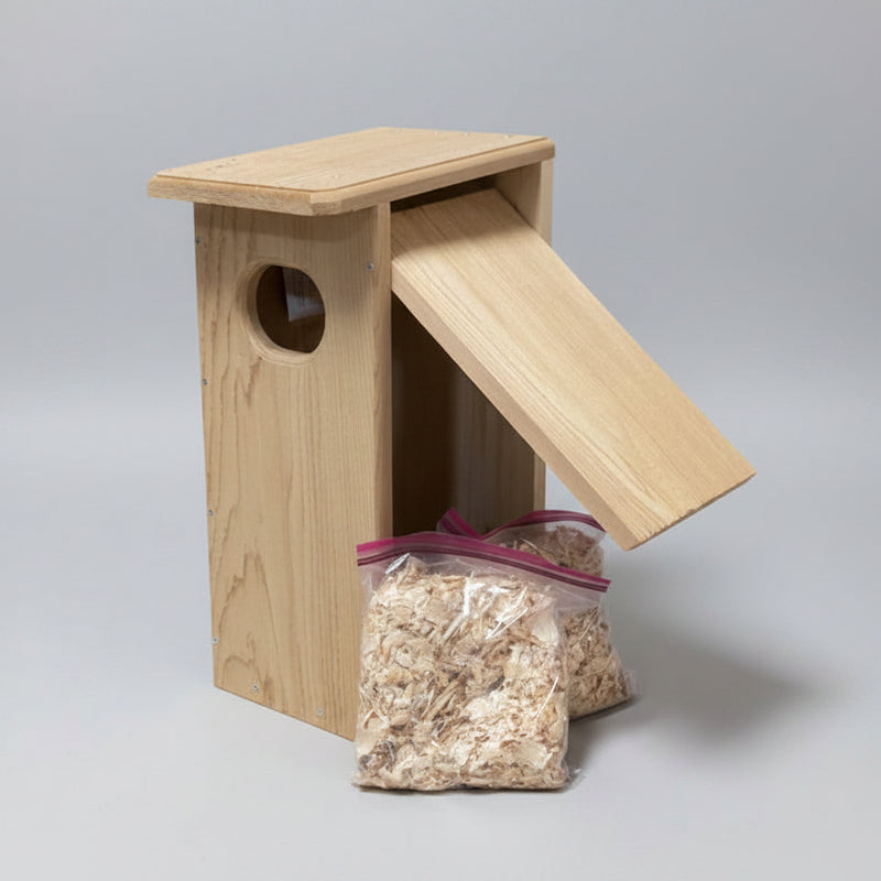 Wood Duck Nest Box comes with 2 bags of wood shavings to get you started