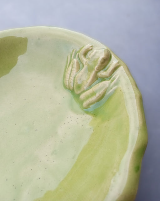 Stoneware Small Critter Bug Bowl - Leopard Frog - close up of frog
