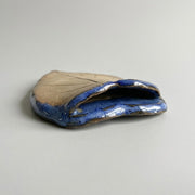 Small Leaf Pocket Vase - Common Hackberry
Inside is glazed for waterproofing