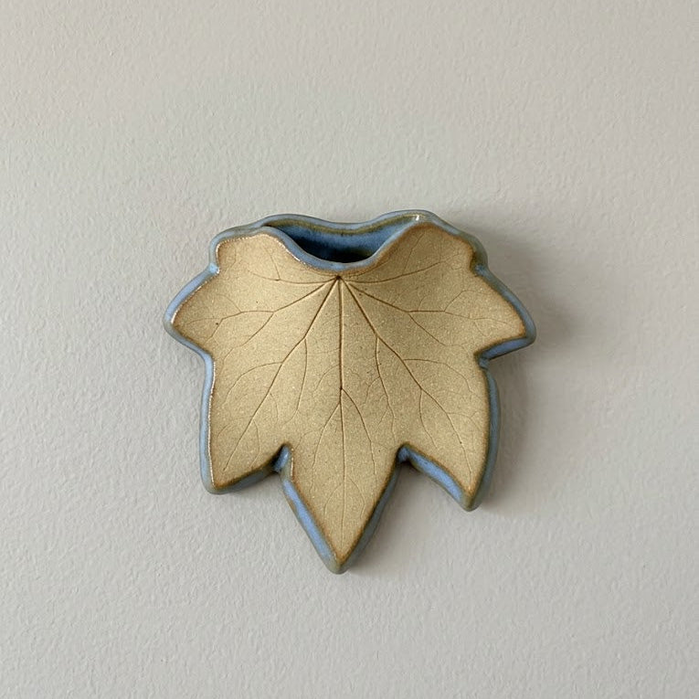 Small Leaf Pocket Vase - Moonseed Vine
