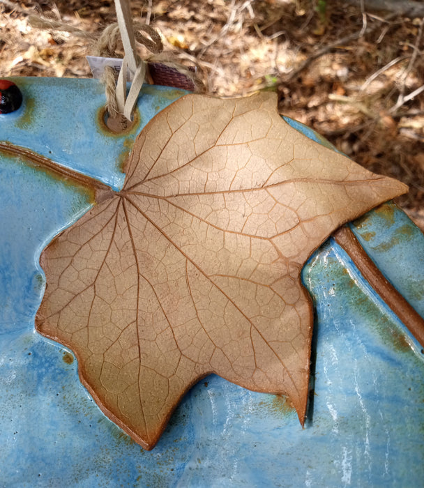 Hanging Bird Bath -Moonseed Vine Leaf Bowl - leaf details