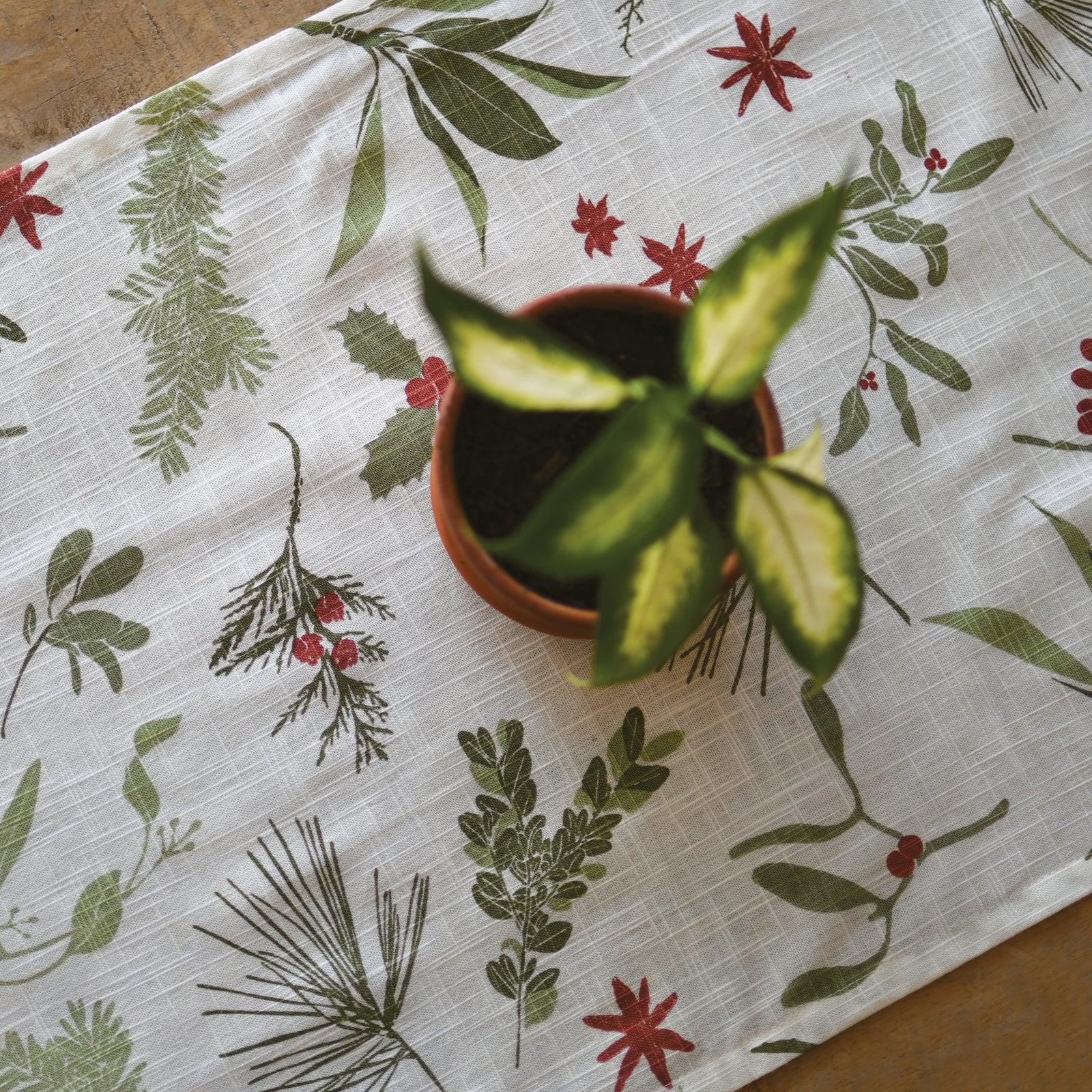 Organic Table Runner - Boughs & Berries - Thumbnail 3