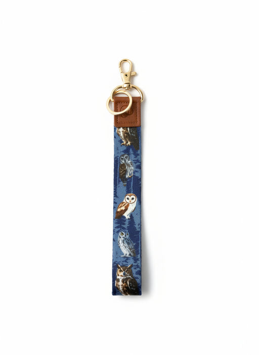 Keychain with owl design on a blue background