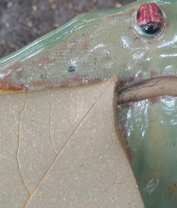 Hanging Bird Bath - Redbud Leaf Bowl - the details