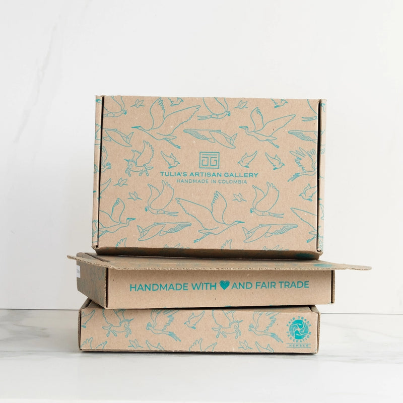 American Robin Bird Flying Mobile packaging