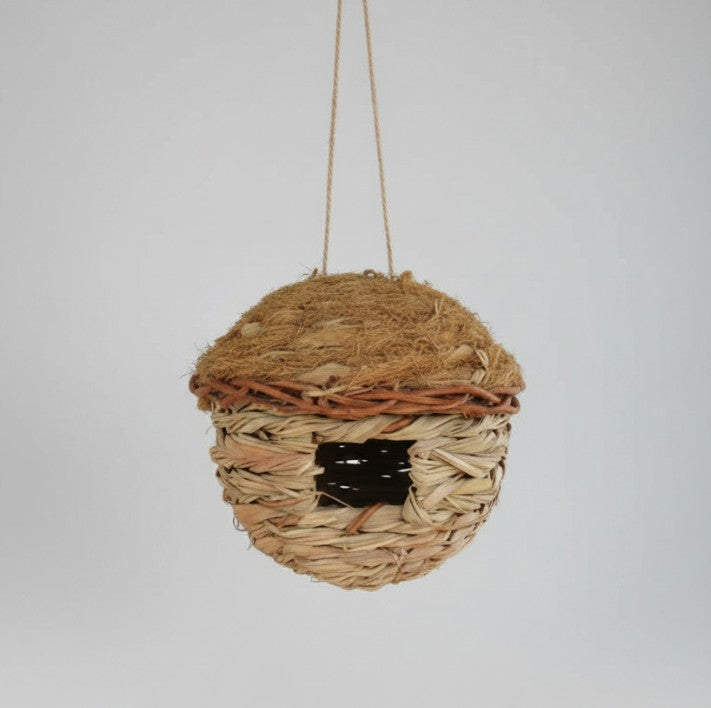 Round Hanging Grass Roosting Pocket