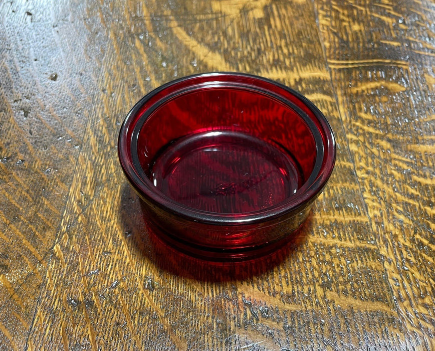 Glass replacement dish in red