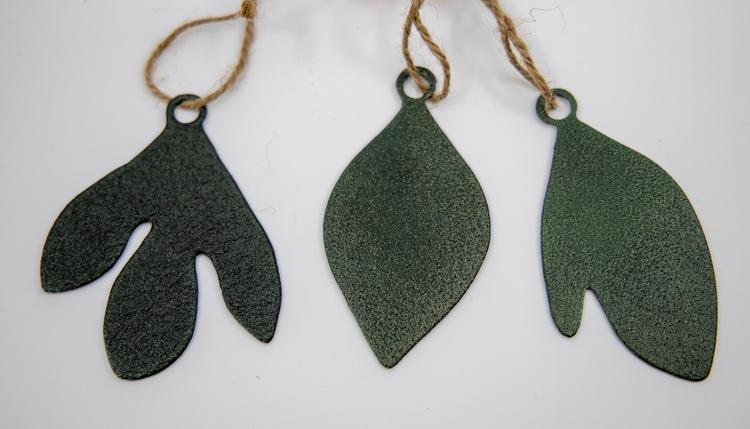 green sassafras ornament