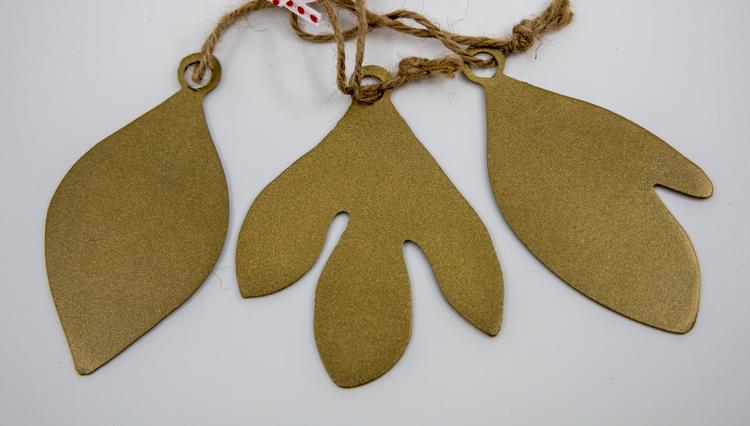 Sassafras Trio Leaf Ornament - Thumbnail 4